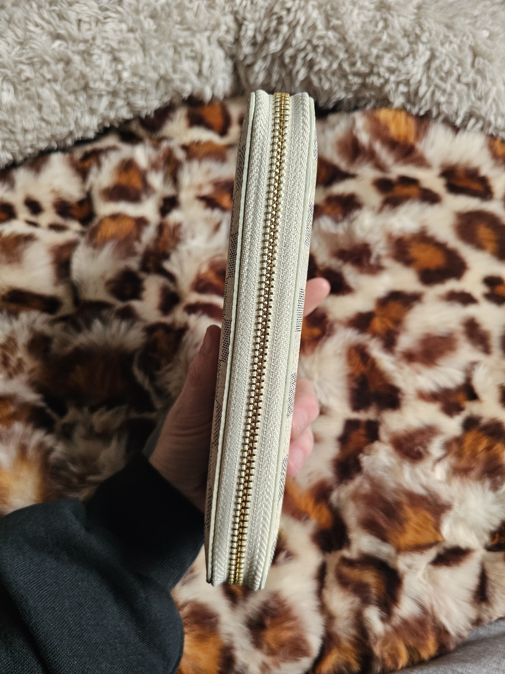 Louis Vuitton Damier Azur Zippy Wallet - White - Picture 4 of 7